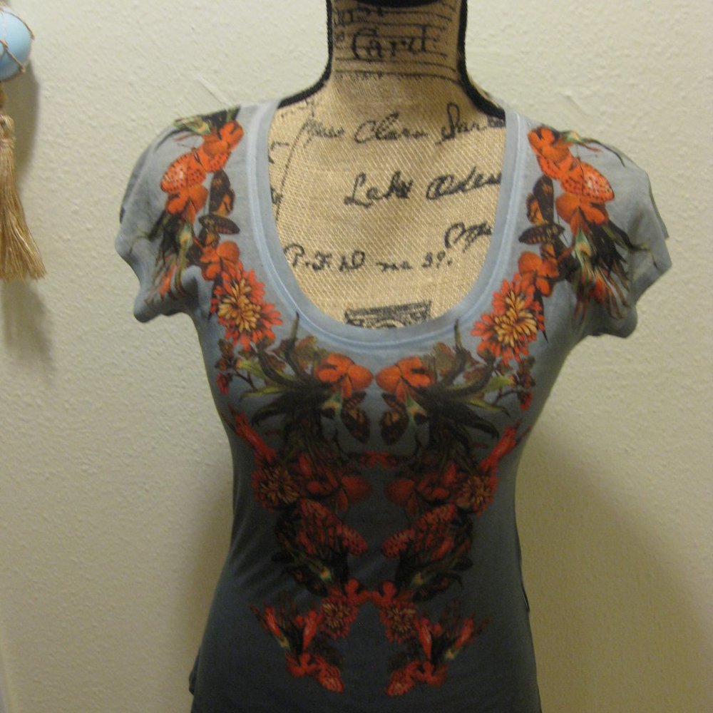 NWT Guess graphic tee top shirt XS extra small